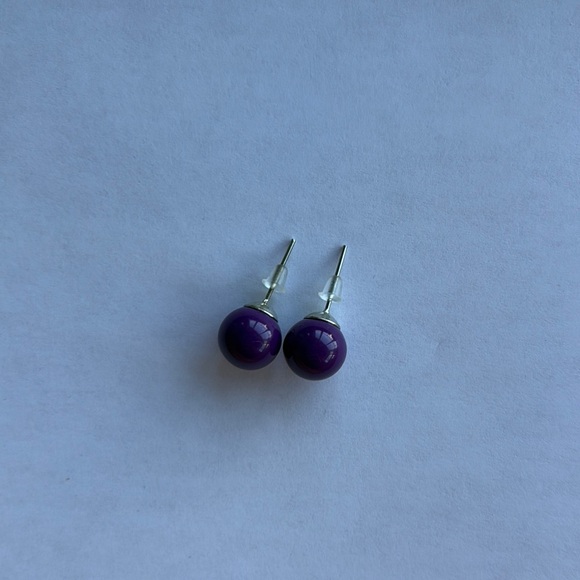 Elegant Purple Stud Earrings NWOT - Picture 2 of 5